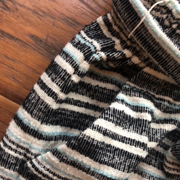 - Loft Skirt - Size Large - Picture 3 of 8